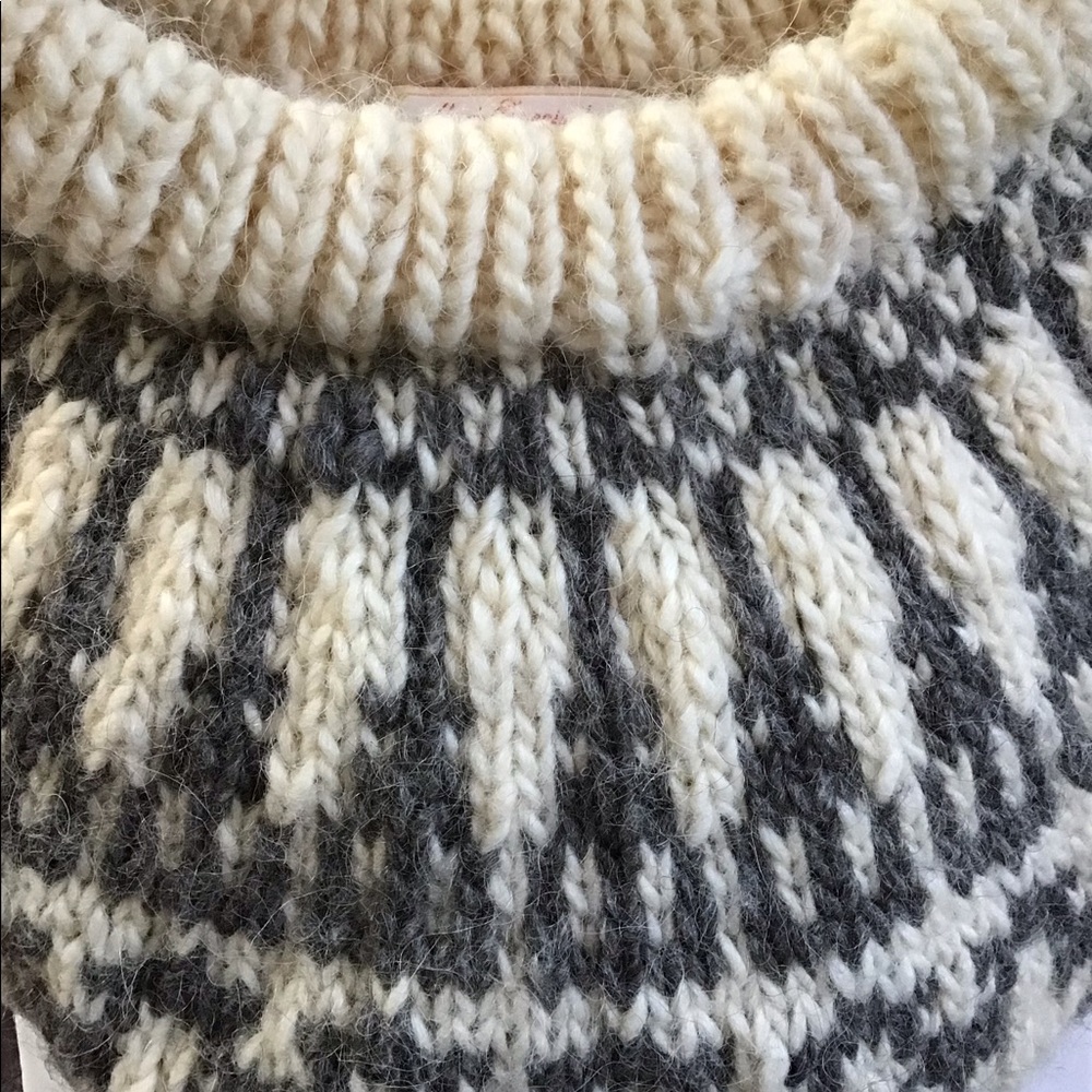 Vintage handmade Icelandic wool Lopapeysa sweater.